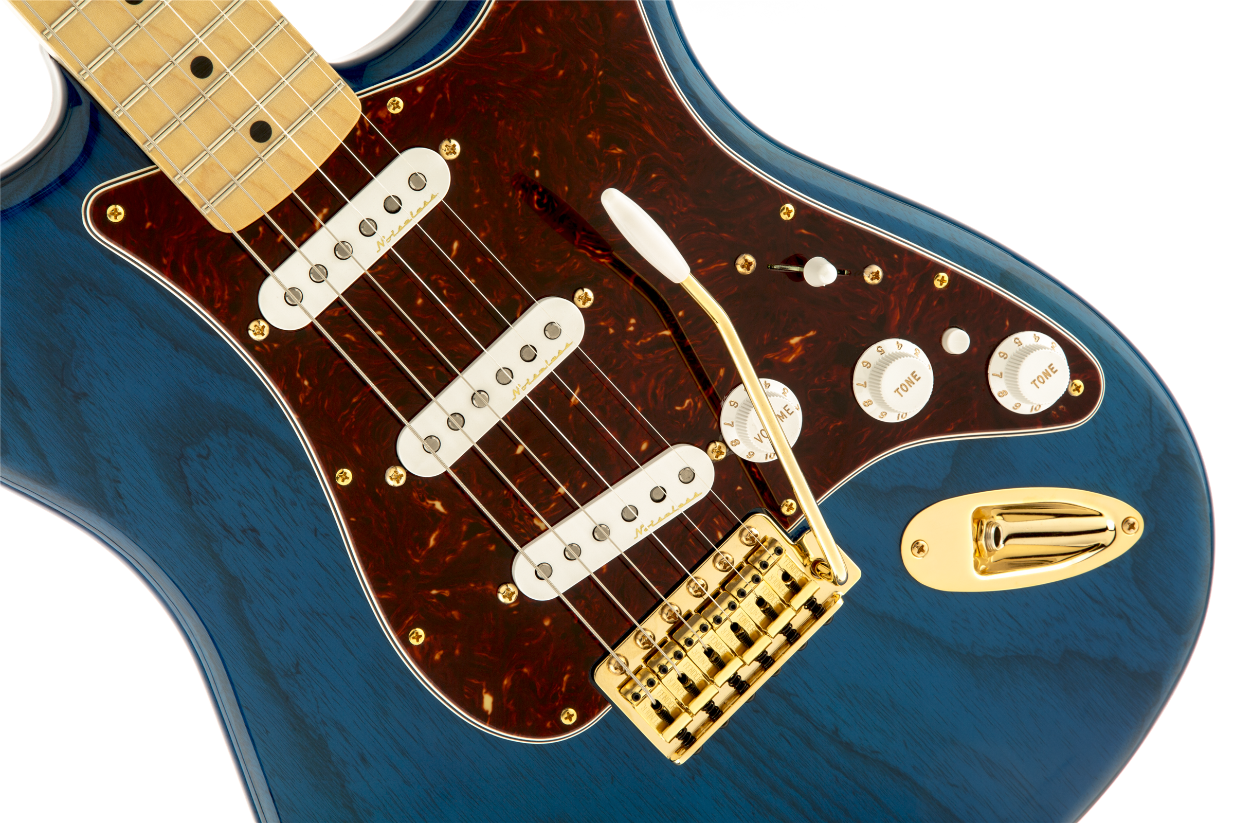 Fender® Deluxe Players Strat®, Maple Fingerboard, Saphire Blue Transparent