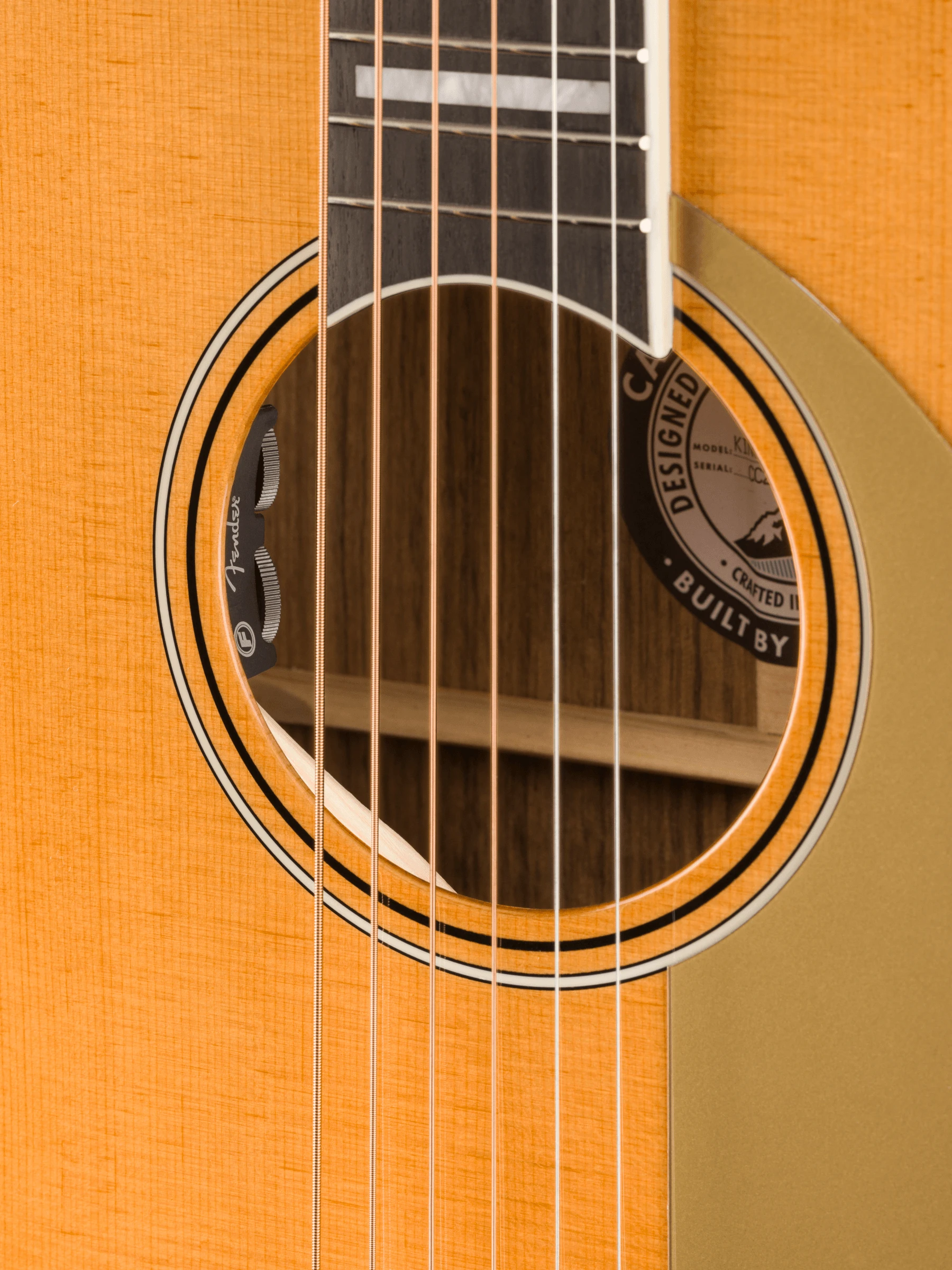 Fender® California Vintage King with Case, Gold Pickguard, Aged Natural
